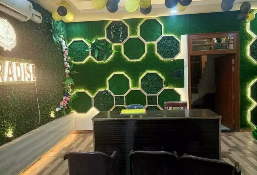 Hotelli Oyo 81039 Green Paradise Guest House