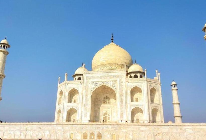 הוסטל Superinn Home Stay& Guest House