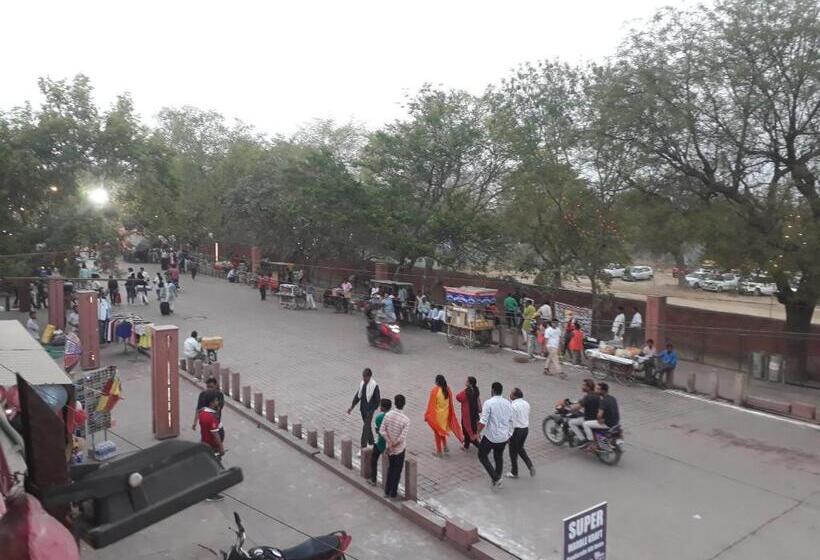 הוסטל Superinn Home Stay& Guest House