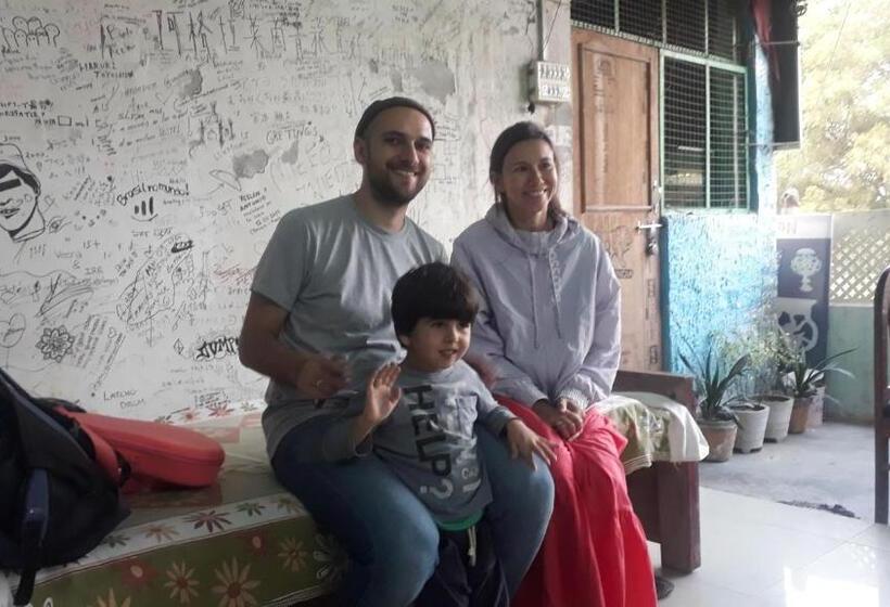 הוסטל Superinn Home Stay& Guest House