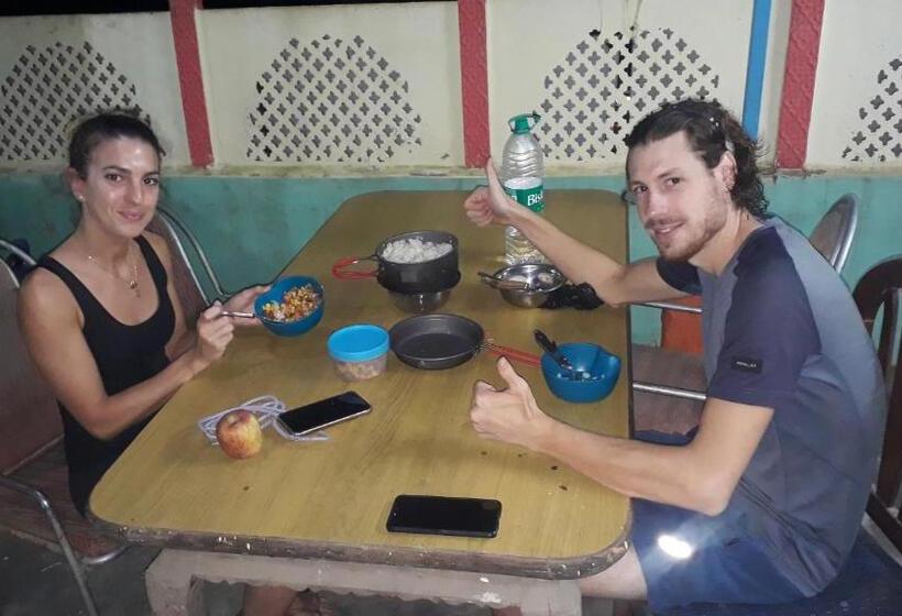 הוסטל Superinn Home Stay& Guest House