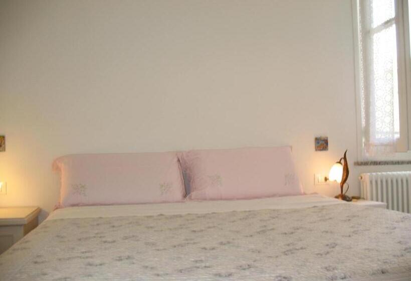 بنسيون Affittacamere Antonella