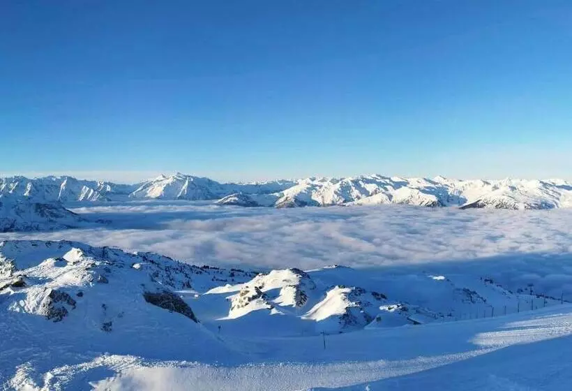 Aamiaismajoitus (B&B) Gästehaus Hochstaffl