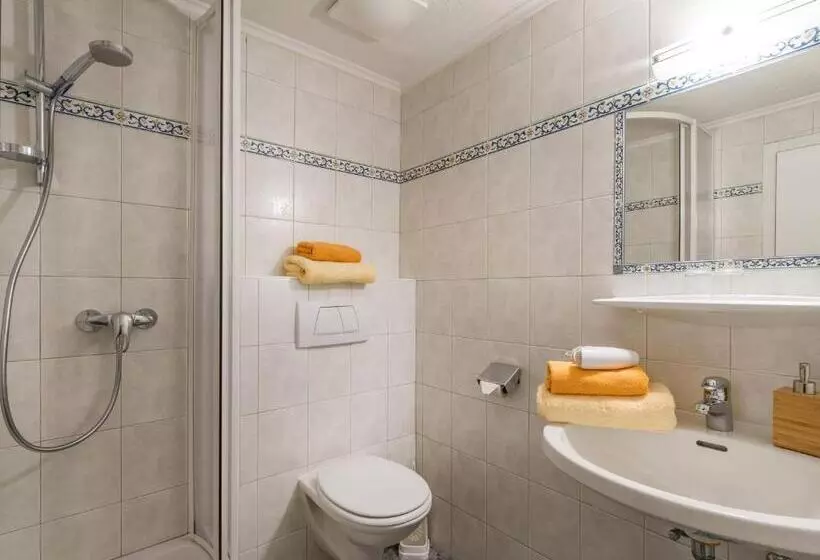 Aamiaismajoitus (B&B) Gästehaus Hochstaffl