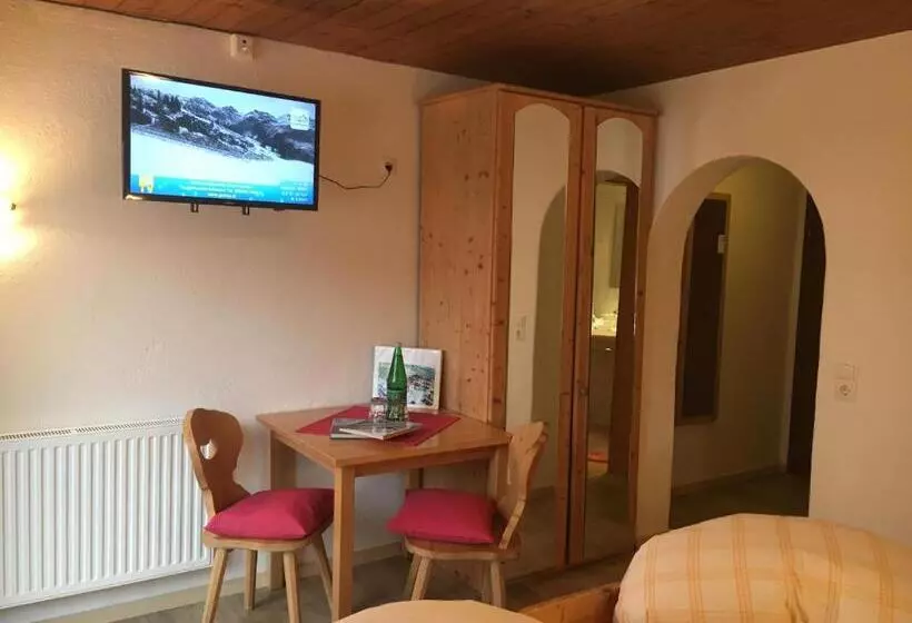 Aamiaismajoitus (B&B) Gästehaus Hochstaffl