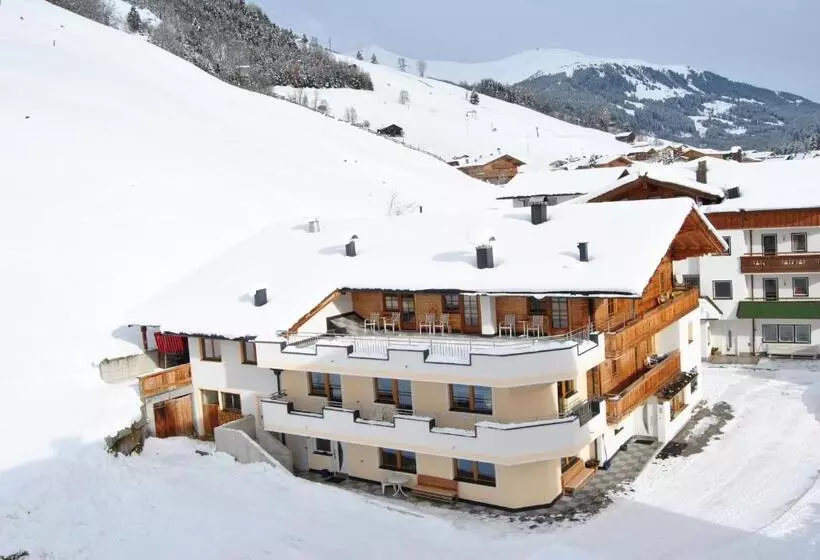 Aamiaismajoitus (B&B) Gästehaus Hochstaffl