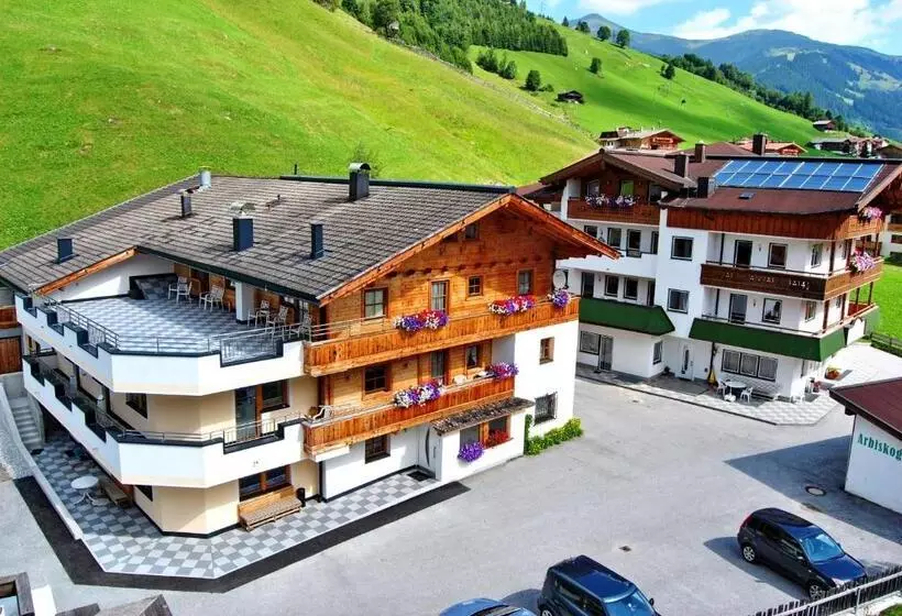 Aamiaismajoitus (B&B) Gästehaus Hochstaffl