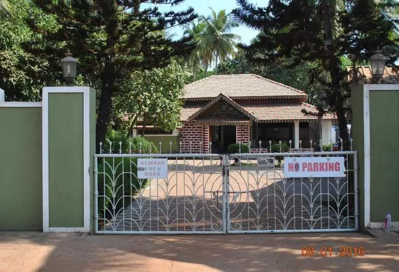 ペンション Hill Top Goa Lodge