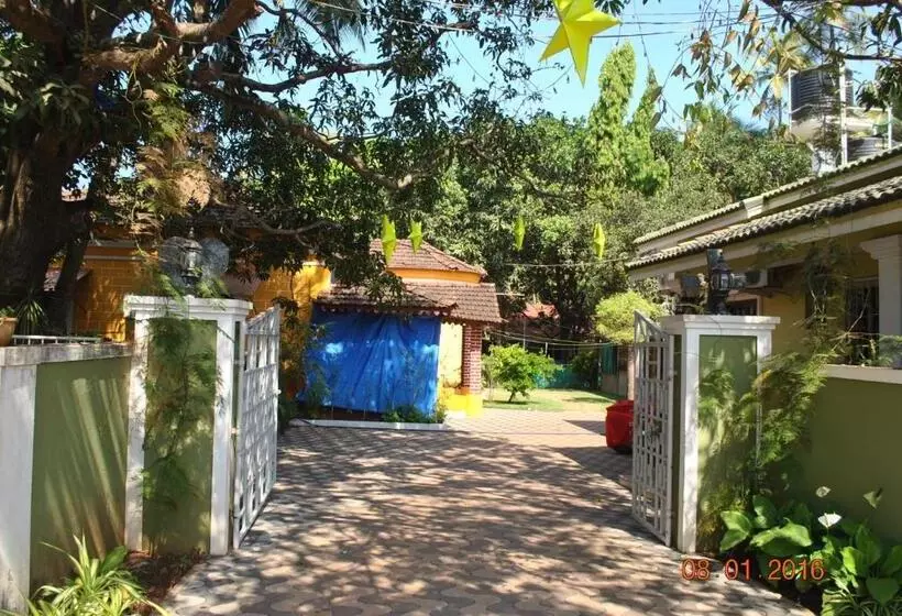 ペンション Hill Top Goa Lodge