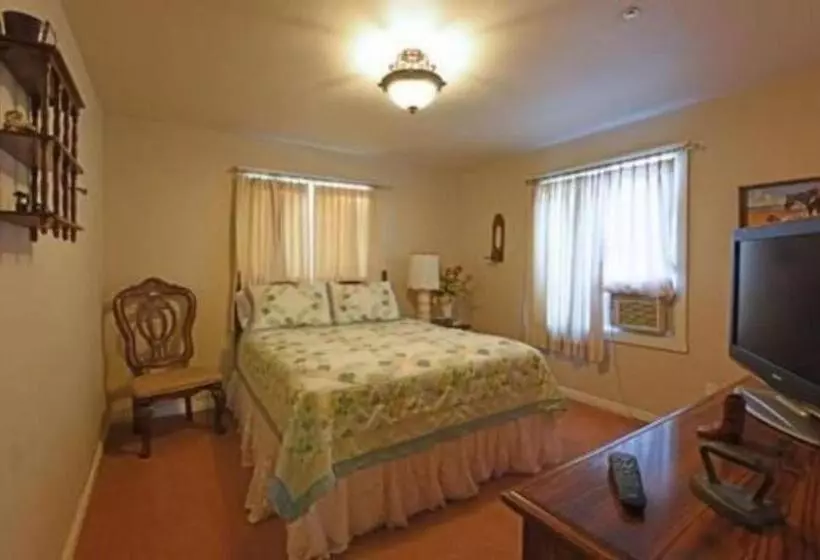 ベッドアンドブレックファースト Pine Tree Inn