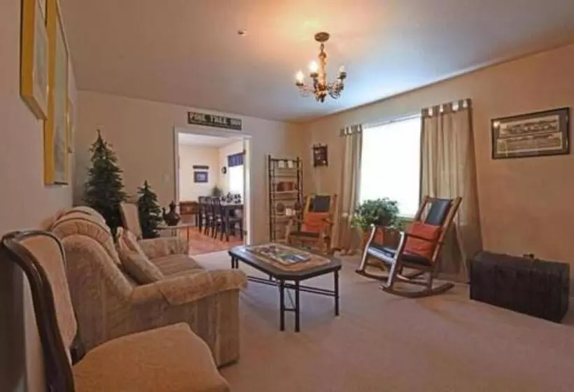 ベッドアンドブレックファースト Pine Tree Inn