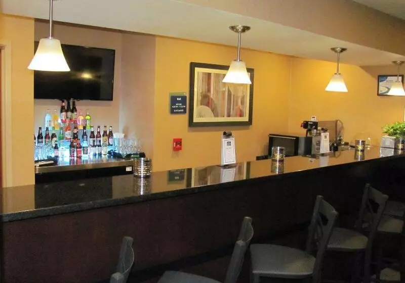 فندق Cobblestone Inn & Suites  Ambridge