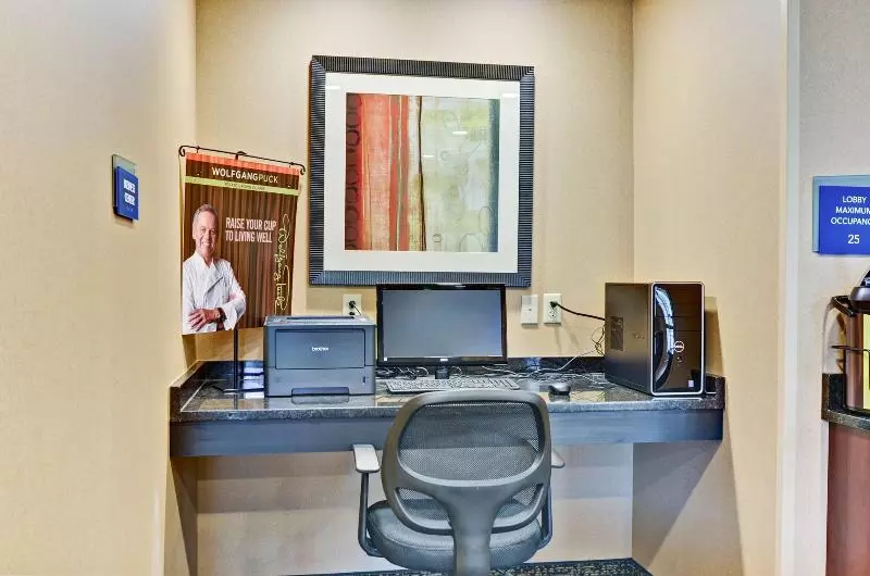 فندق Cobblestone Inn & Suites  Ambridge