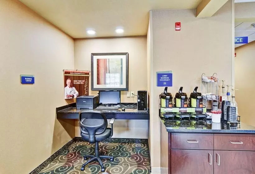 فندق Cobblestone Inn & Suites  Ambridge