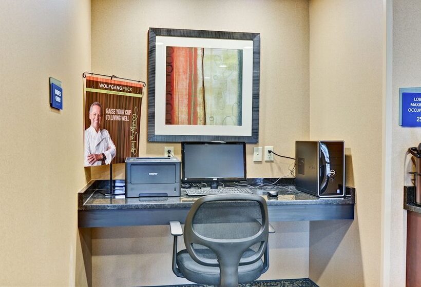 فندق Cobblestone Inn & Suites  Ambridge