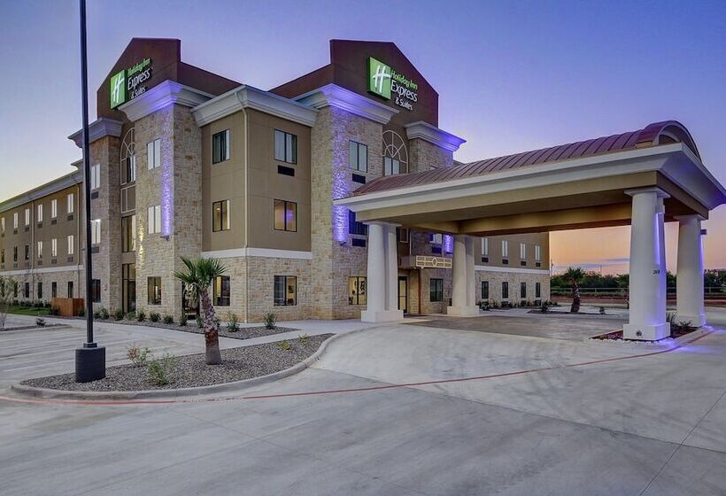 Отель Holiday Inn Express & Suites Carrizo Springs By Ihg