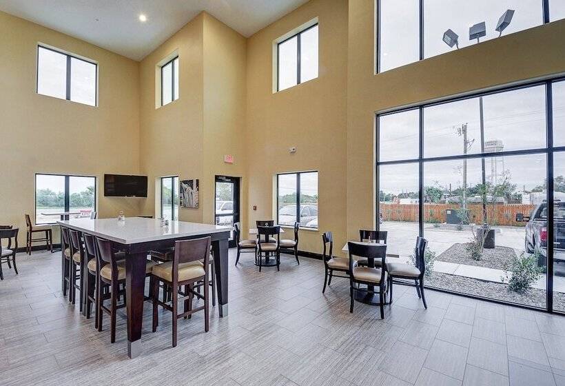 Отель Holiday Inn Express & Suites Carrizo Springs By Ihg