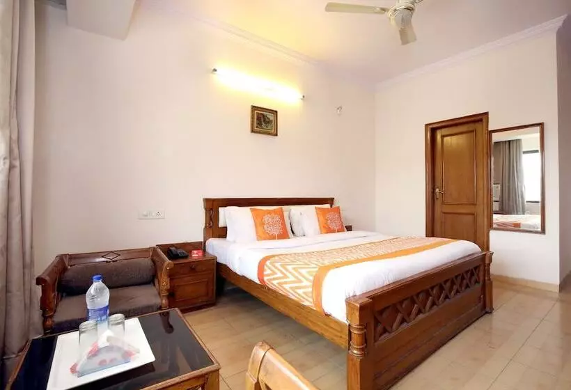 هتل Oyo Rooms Sector 35 B Chandigarh