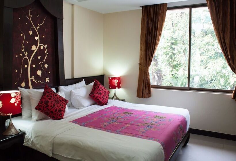 ホテル At Phuket Inn Patong Beach