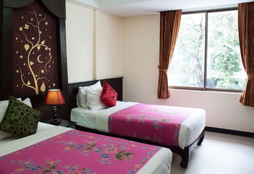 ホテル At Phuket Inn Patong Beach