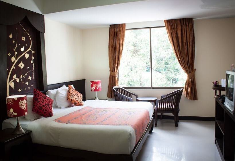 ホテル At Phuket Inn Patong Beach