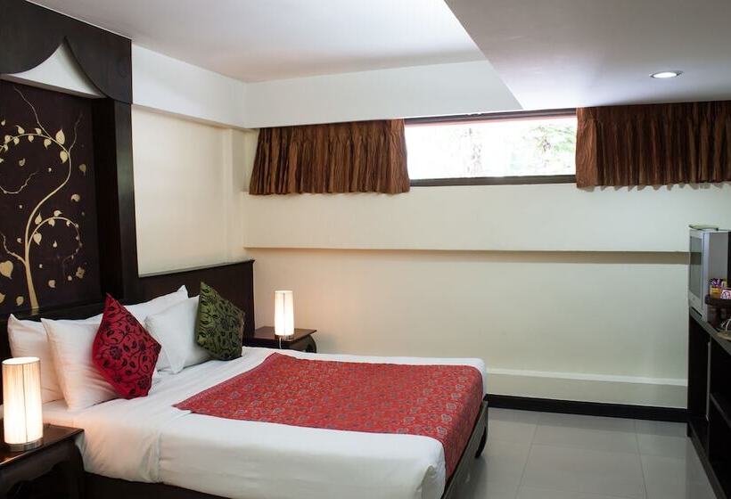 ホテル At Phuket Inn Patong Beach