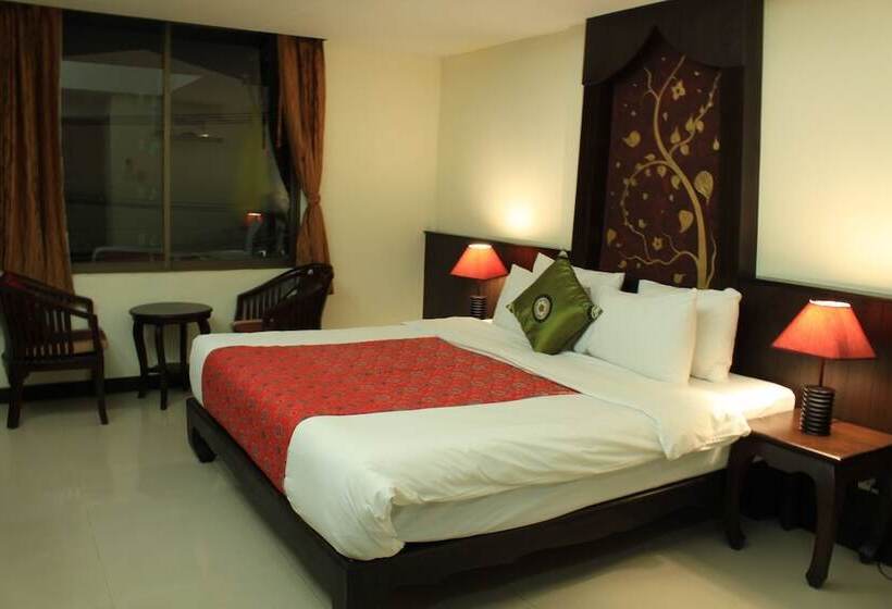 ホテル At Phuket Inn Patong Beach