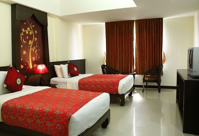 ホテル At Phuket Inn Patong Beach