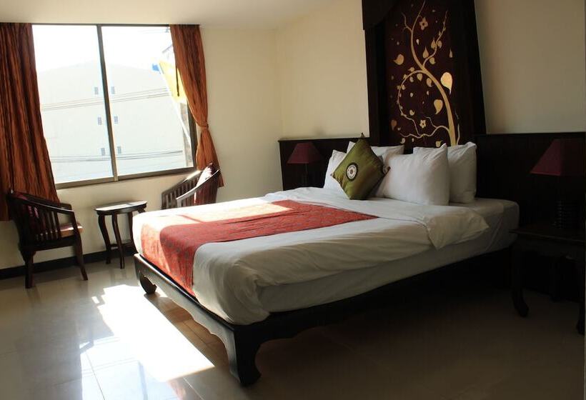 ホテル At Phuket Inn Patong Beach