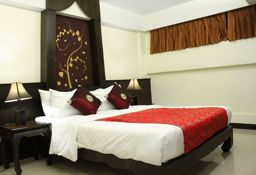 ホテル At Phuket Inn Patong Beach