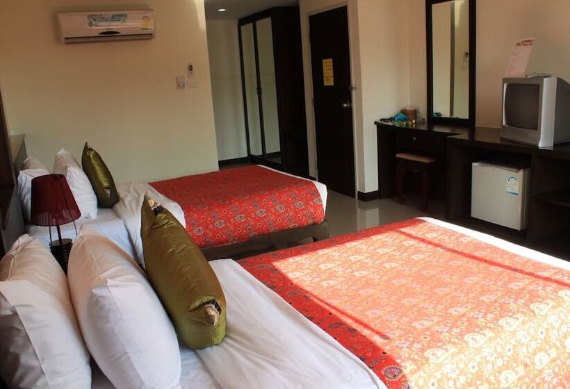 ホテル At Phuket Inn Patong Beach