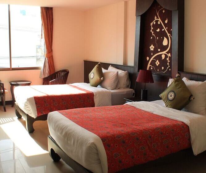 ホテル At Phuket Inn Patong Beach