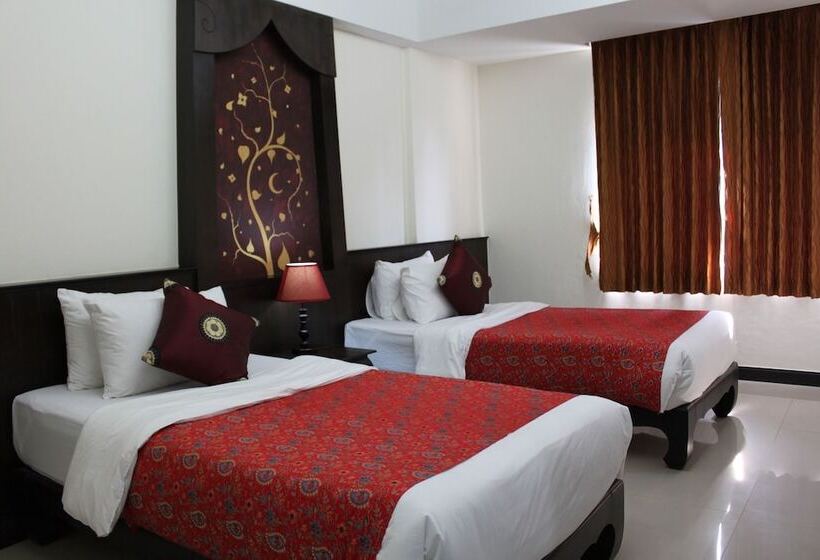 ホテル At Phuket Inn Patong Beach