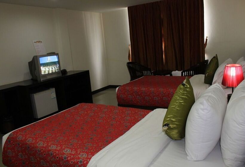 ホテル At Phuket Inn Patong Beach