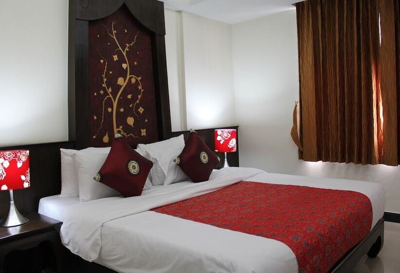 ホテル At Phuket Inn Patong Beach