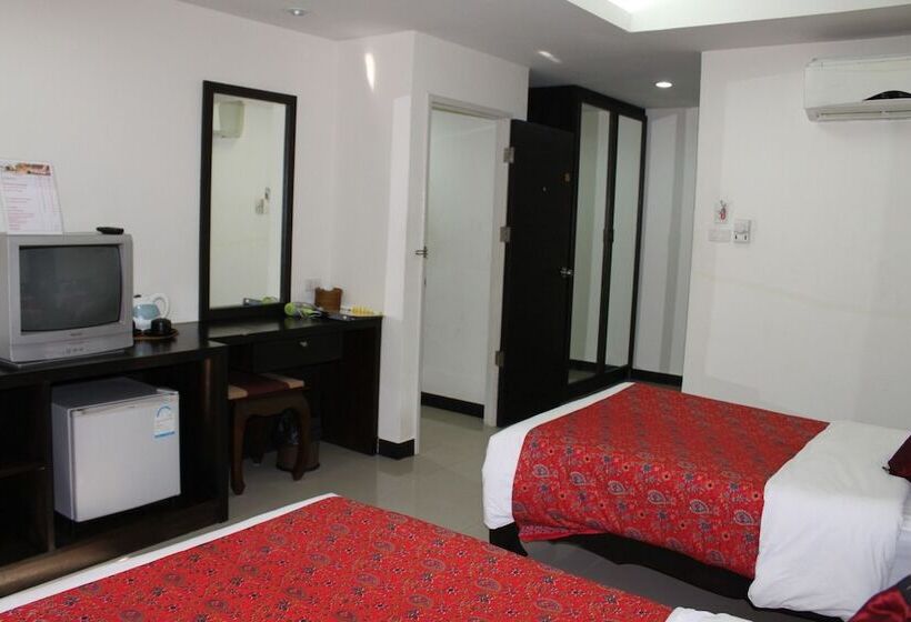 ホテル At Phuket Inn Patong Beach