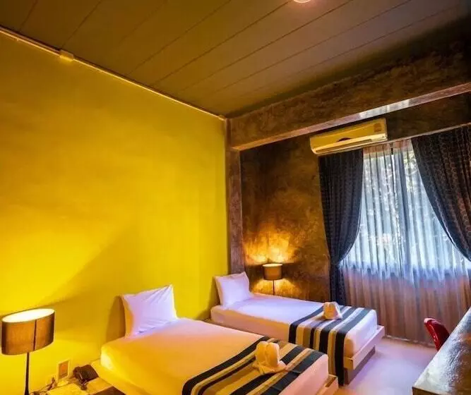 هتل The B Ranong Trend