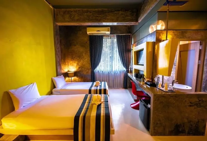 هتل The B Ranong Trend