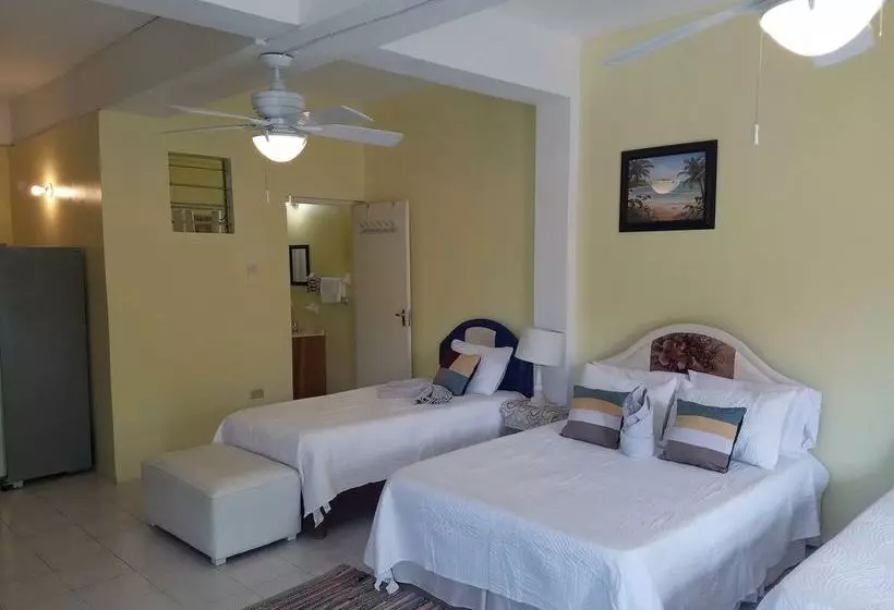 هتل The Inn At Great Bay Treasure Beach Jamaica