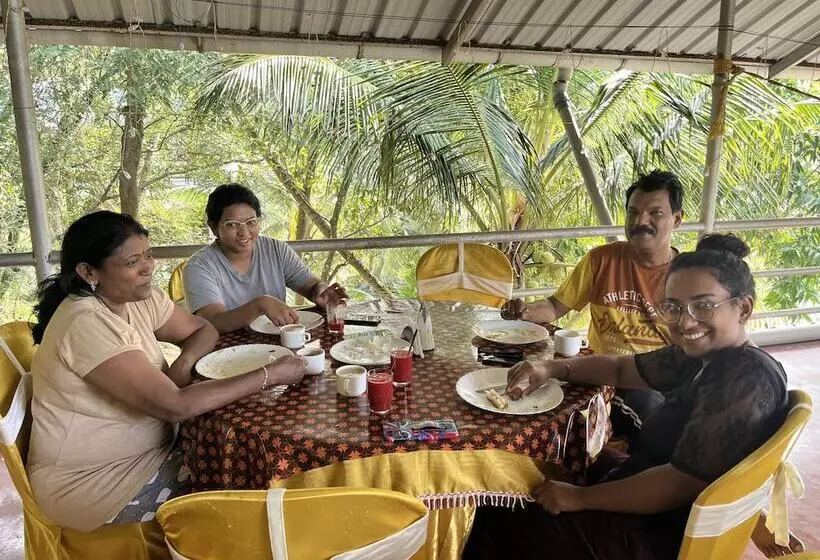 Пансион Marari Beach Villas