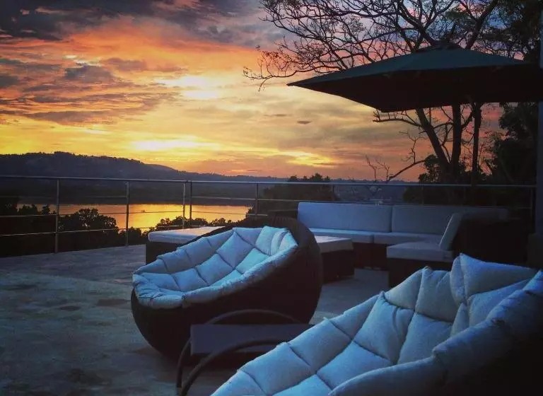 استراحتگاه Ocean Suites Bohol Boutique