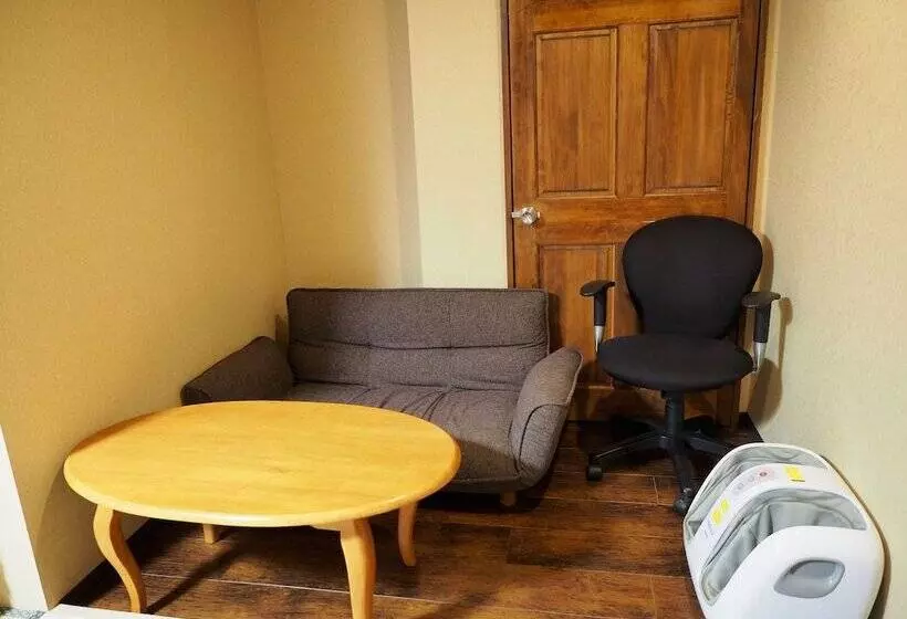 Yokohama Central Hostel