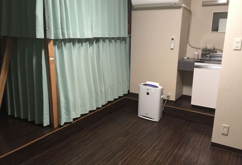 Yokohama Central Hostel