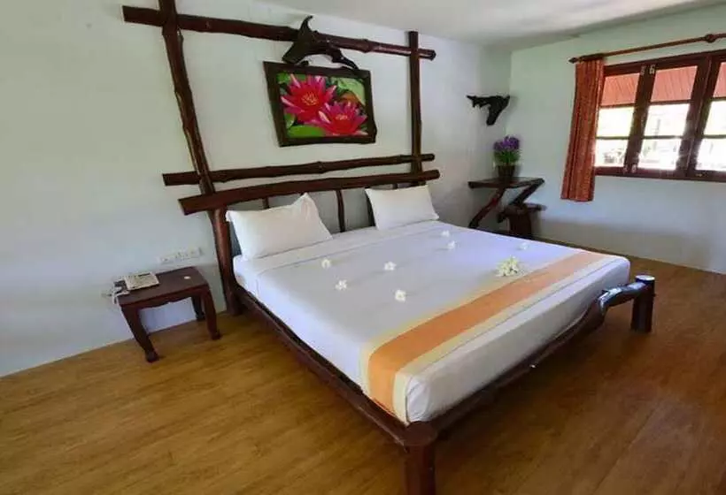 Hotelli Alongkot Beach Resort Khanom