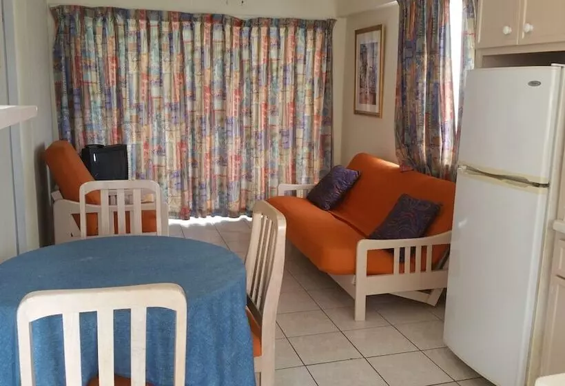 هتل Melrose Beach Apartments