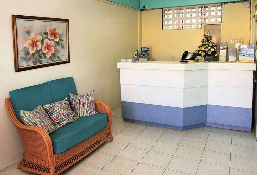 هتل Melrose Beach Apartments