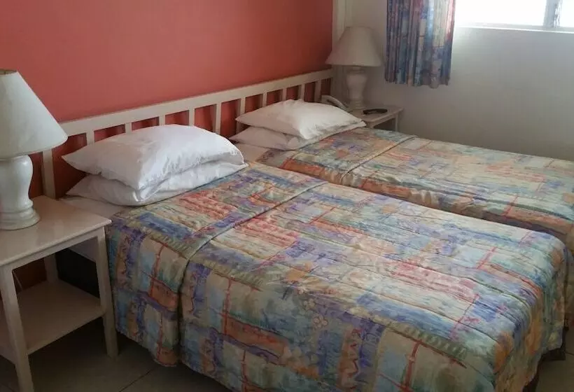 هتل Melrose Beach Apartments