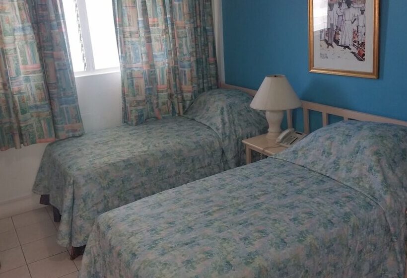 هتل Melrose Beach Apartments