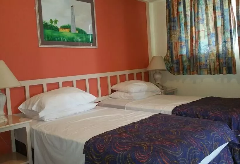 هتل Melrose Beach Apartments