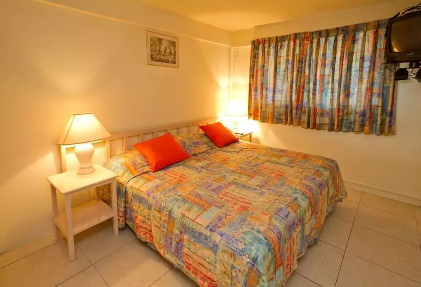 هتل Melrose Beach Apartments
